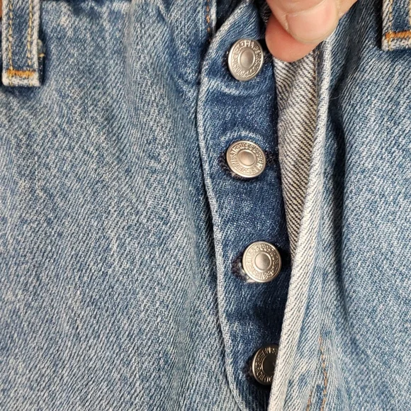 Levi's 501 Fray Hem Shorts - Picture 3 of 5